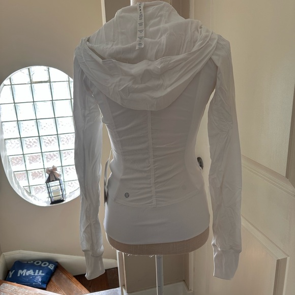 NWT! Lululemon in flux jacket - Picture 12 of 12